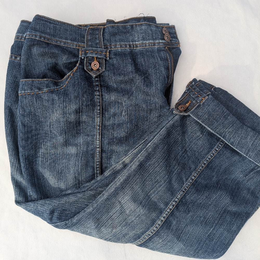 Venezia blue denim capri jeans with front seam detailing and cuffed hems